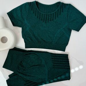 Set deportivo de dama levanta pompa